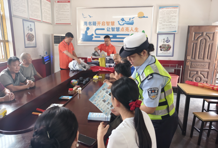 冷水滩交警｜警保联动入乡村，平安守护暖民心！