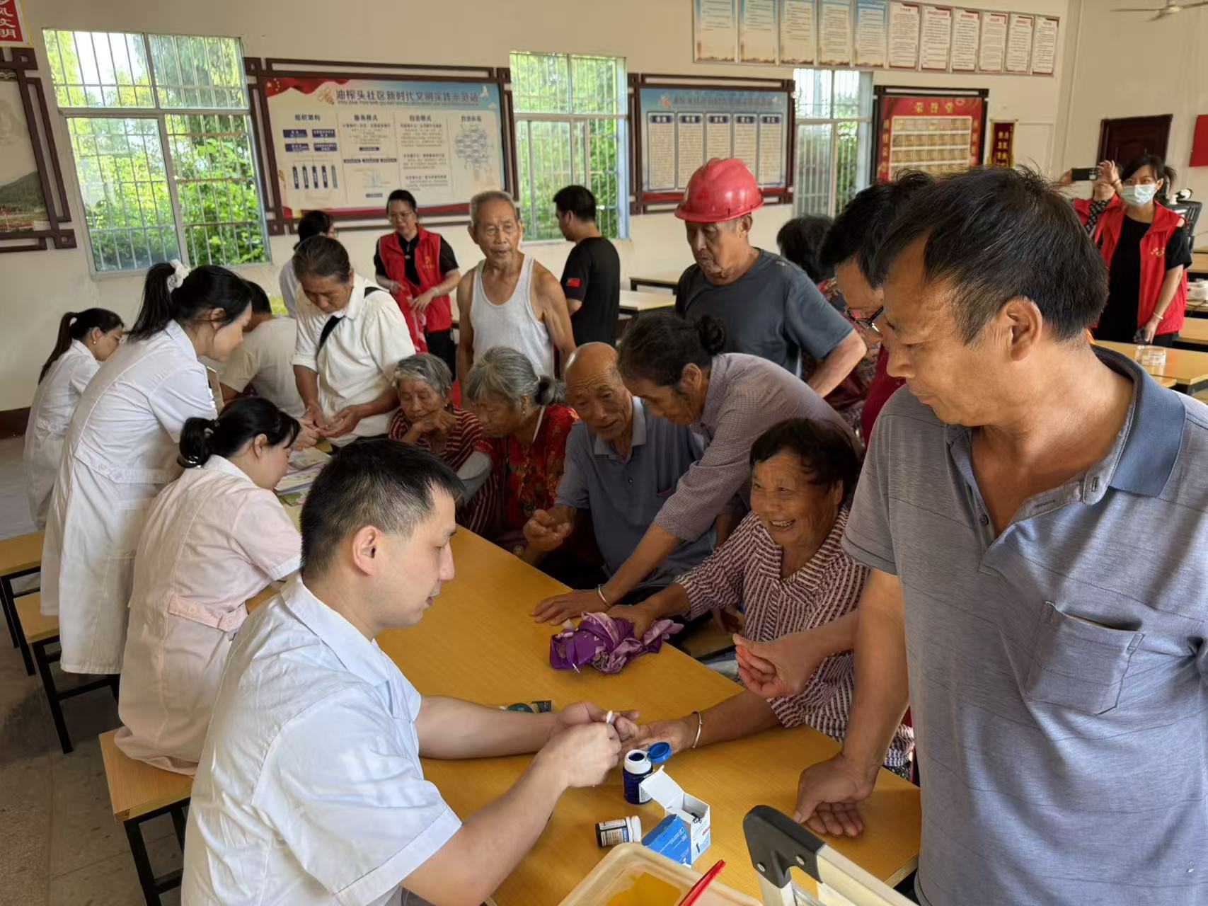 2026年7月23日油榨头社区联合妇幼为居民义诊 (2).jpg 2026年7月23日油榨头社区联合妇幼为居民义诊 (2).jpg