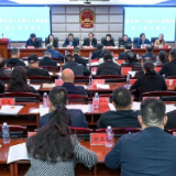 新化县第十八届人大常委会召开第十四次会议