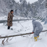抗击冰雪 | 新化3千余名党员干部铲冰除雪 全力保安全 保畅通