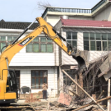 孟公镇依法拆除违建房屋