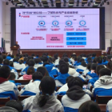 省科协到新化一中宣讲科学家精神