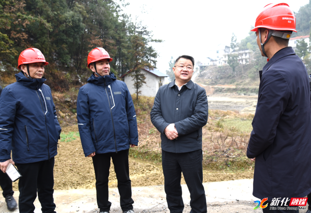 新春走基层 |李铁雄看望慰问电力 通信一线抢修人员 要求做到“四个一”   保障群众用电通信需求