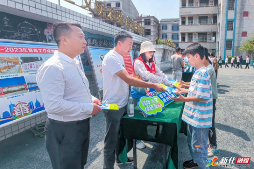 新化禁毒在线 | 新化县禁毒办到槎溪镇开展禁毒宣传