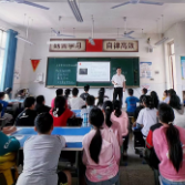 新化县选调生宣讲团到荣华乡田果小学上红色思政课
