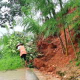 防汛救灾进行时 | 新化公路建设养护中心全力防汛保畅通