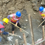 项目建设在一线 | 新化县交通运输部门全力抢修X018线水毁工程 保障公路畅通