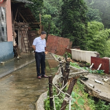 防汛救灾进行时 |炉观镇横山溪村吴家排组成功转移1户1人