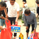 文明新化·你我同行 | 爱心企业到维山乡黄古村慰问困难群众