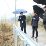邹谊翔到游家  孟公镇调研指导农村公路安防工程建设与道路交通安全工作
