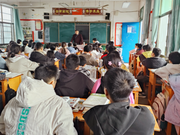 新化县禁毒协会开展禁毒宣传进校园主题活动