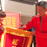 新化县体育运动中心看望慰问全运会举重冠军邹伟斌家属