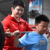 新化籍举重运动员吴海丰返乡传艺 薪火相传助梦少年