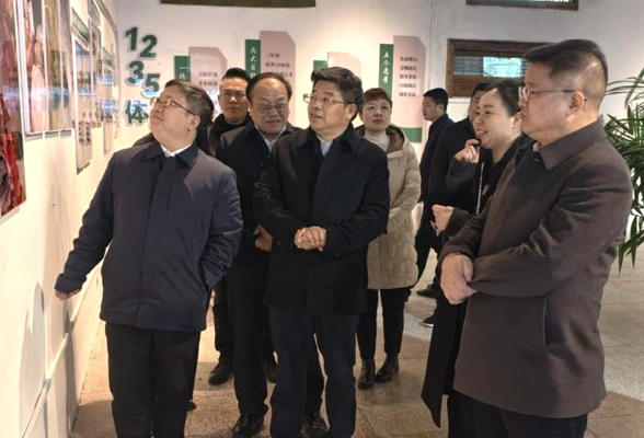 戴德清到新化县调研基层人大工作暨走访联系人大代表