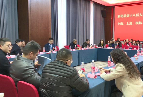 梅山潮涌·奋楫争先 | 参加县十八届人大四次会议的代表进行分团讨论