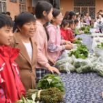 新化天门乡举行第二届“蔬香换书香” 活动