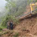防汛进行时 | 古台山 迅速应对公路塌方 全力抢修保障通行
