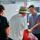 暖新闻｜新化热心群众勇救落水少年