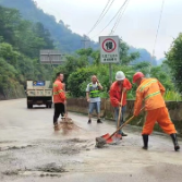新化县公路建设养护中心  坚守防汛一线  守护公路畅通