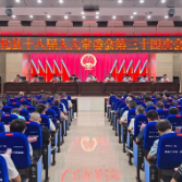 ﻿新化县十八届人大常委会召开第三十四次会议 对3名副县长分管工作及15名部门主要负责同志开展履职评议