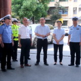 新化县总工会携手中国农业银行新化支行慰问交通民警