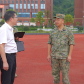 新化县人武部督导资江中学2025级新生军训工作