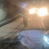 维山乡：雪夜撒盐守护平安回家路