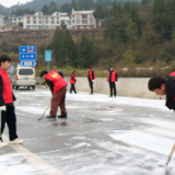 迎战低温雨雪冰冻天气 新化各级各部门全力应对(七)
