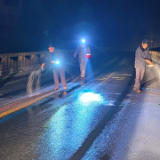 文田镇撒盐除冰保畅通