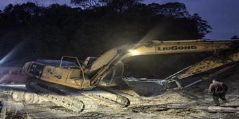 桑梓镇查处一起非法盗采黑土案