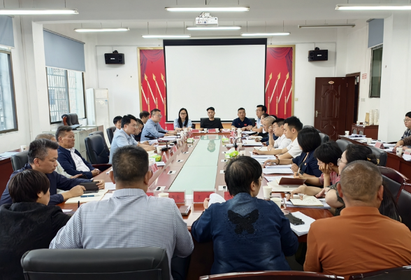 邹剑锋主持召开《政府工作报告》征求意见座谈会
