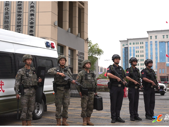 新化公安 武警联勤武装巡逻 守护万家平安