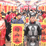 热气腾腾新化年 | 新化 “天下武侠第一街” 开街 武侠风情点亮新春年味