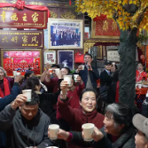 新春走基层|肖家四世同堂过大年 家庭春晚嗨翻古镇