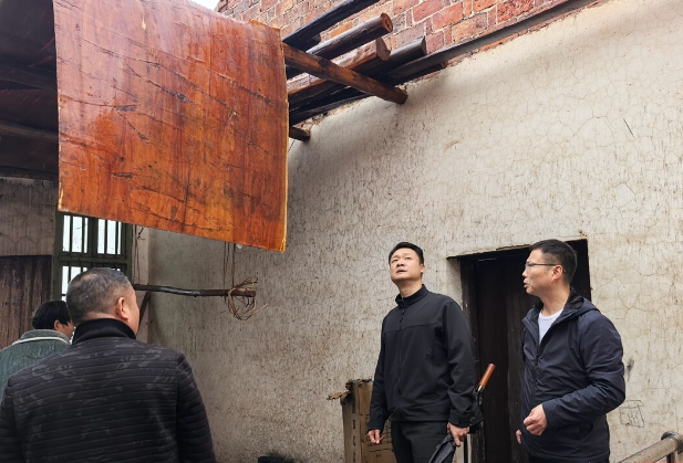 守护新化平安 | 新化县召开风雹灾害救灾工作调度会  全力以赴做好救灾救助工作  尽快恢复正常生产生活秩序