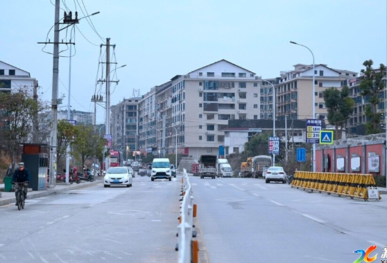 新园路楚怡工业学校段人行道塌陷应急修复完成  2月2日恢复畅通