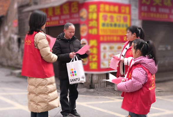 上梅街道崇阳岭社区 校社联动宣传禁燃  倡导文明过节新风尚