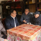 新春走基层  杨韶红走访慰问桑梓镇移民群众