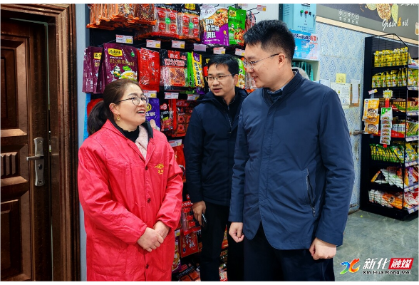 新春走基层 | 邹剑锋赴桑梓镇开展“‘四稳’走基层 温暖小商户”调研