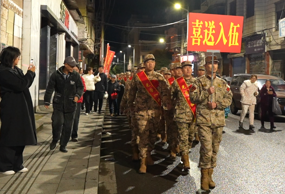 新化县2026年上半年新兵全部起运 奔赴军营开启军旅生涯