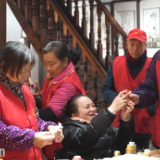 微光如炬·致敬我们身边的雷锋 | 阳玲玲 把家风传下去 把服务做下去