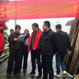 维山乡苍峰村开展木屋火灾应急演练