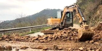 热线连民心 服务暖万家  | 白溪镇乡道塌方险情反复 戴冠村快速抢通保出行