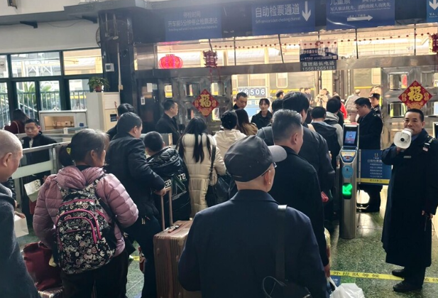 春风送岗暖征程 点对点护航返岗路 | 新化县2026年春风行动返岗务工普铁卧铺专列再出发