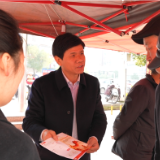 学雷锋传美德 守诚信筑根基丨县发改局联合开展学雷锋暨诚信文化宣传活动