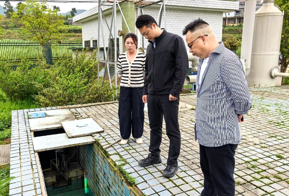 彭韬到曹家镇暗访督导乡镇污水处理厂运行情况 并开展“企业服务年”走访调研