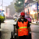巾帼力量  | 张春华 晴天一身灰 雨天一身泥  她把苦日子过出甜