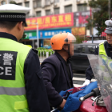 劳动者之歌 |  袁向雄  写就不凡交警人生