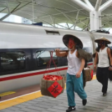 “198公里逃离计划”引爆长沙街头  新化文旅快闪打出“野性”王牌