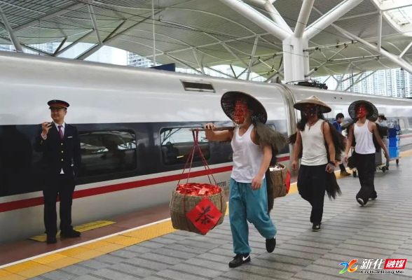 “198公里逃离计划”引爆长沙街头  新化文旅快闪打出“野性”王牌